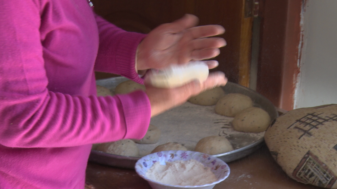 Alice bakes bread